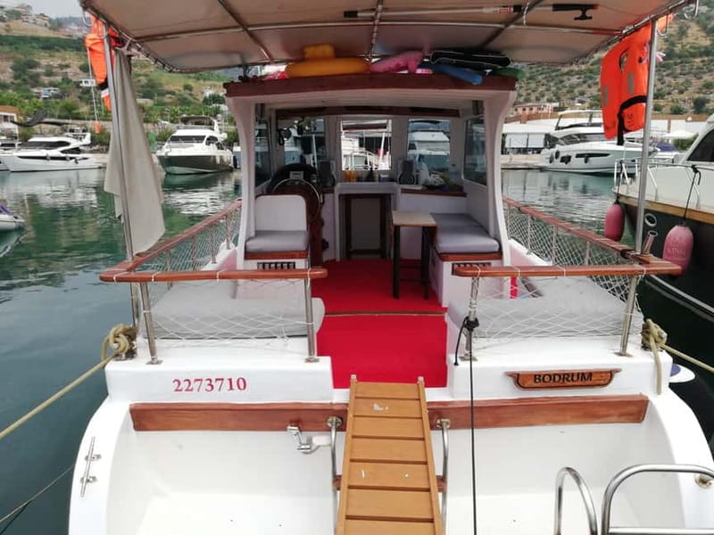 Alanya: Fishing Tour with Lunch and Hotel Transfers - The harbor views: Red Tower, shipyard, and castle