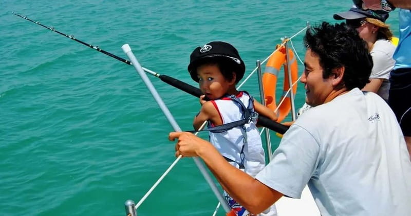 Alanya: Fishing Tour with Lunch and Hotel Transfers - The caves and beaches seen from the sea