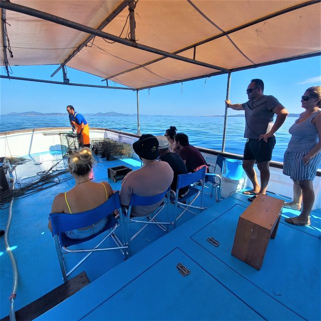 Alghero: Gulf of Alghero Fishing Boat Trip with Fresh Lunch - What the family crew adds