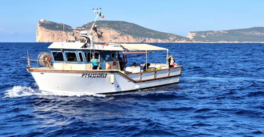 Alghero: Gulf of Alghero Fishing Boat Trip with Fresh Lunch - Watching the fishing pots in action