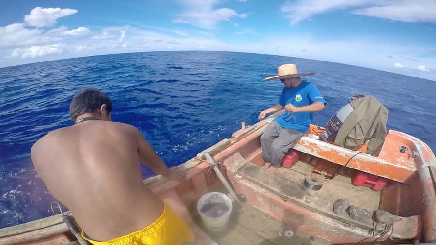 Ancestral fishing: Fishing with an experienced Rapa Nui - Ana Kai Tangata and the cliffside photo stop