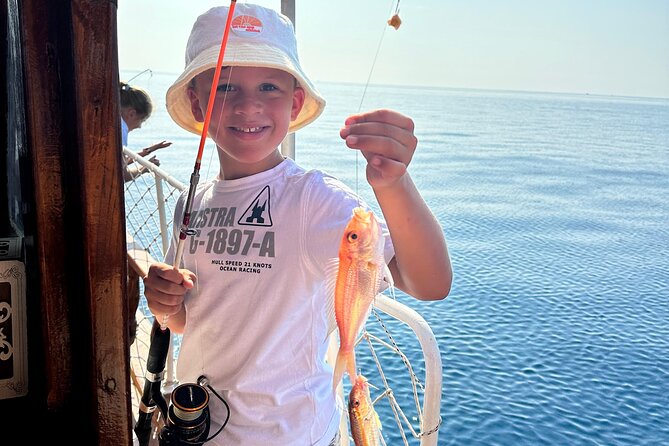 Antalya Fishing with Breakfast & Lunch & Soft Drinks & Transfer - A Family Boat with Room for 12