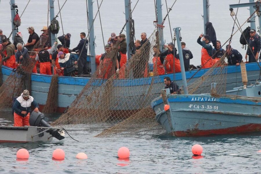 Barbate: Boat Tour to the Almadraba of Conil (Tuna Fishing) - Leaving Barbate Marina with the Marine Atlantes crew