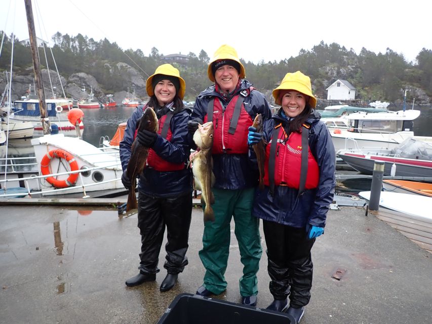 Bergen: Guided Fishing Tour with Outdoor Cooking - Syltøy: clothing, safety and the open boat