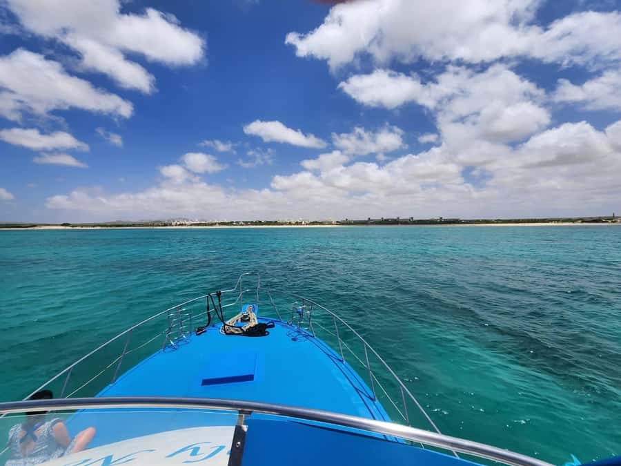 Boa Vista: Motoryacht Trip with Fishing, Snorkel, Beach BBQ - Snorkelling by Sal Rei Islet