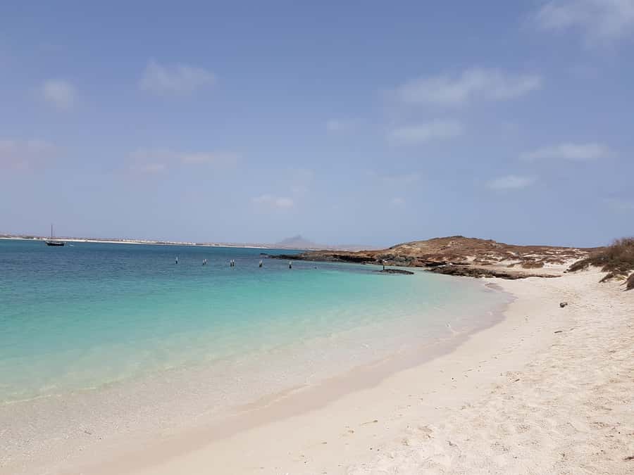 Boa Vista: Motoryacht Trip with Fishing, Snorkel, Beach BBQ - Morning pickup and boarding at Sal Rei