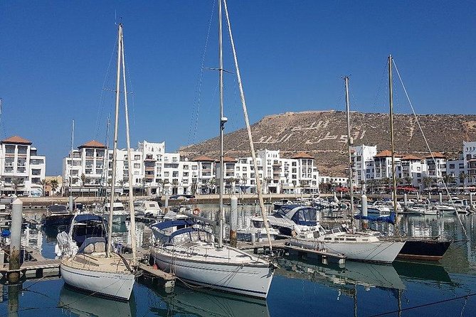 boat trip from 9 am to 3 pm fishing & swimming & barbecue & dessert - Group size, comfort, and atmosphere