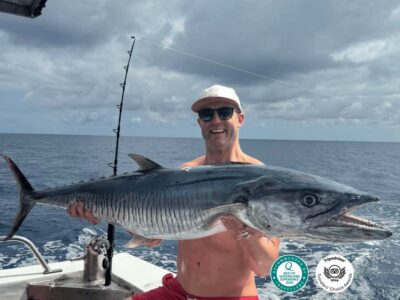 Cairns: Great Barrier Reef Fishing Charter with Lunch