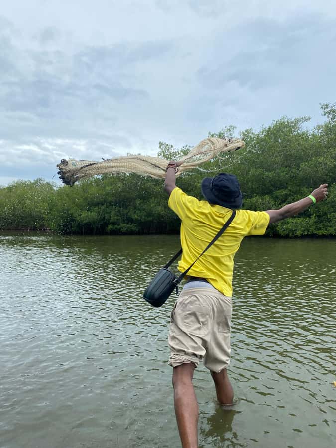 Cartagena: Mangrove Eco Tour & Fishing with Transportation - Fisherman Island and the community connection