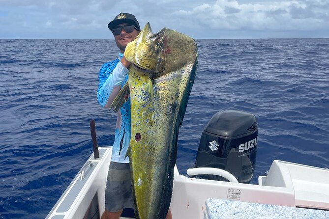 DEEP SEA FISHING 1/2 day (private group) - Four hours aboard Tahiti’s Poti Marara