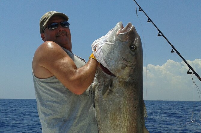 Deep sea fishing charters in Fort Lauderdale aboard 52' Hatteras - The crew and the human side of the trip