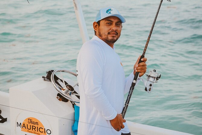 Deep Sea Fishing Experience in Puerto Morelos - The first lines out: trolling for moving fish