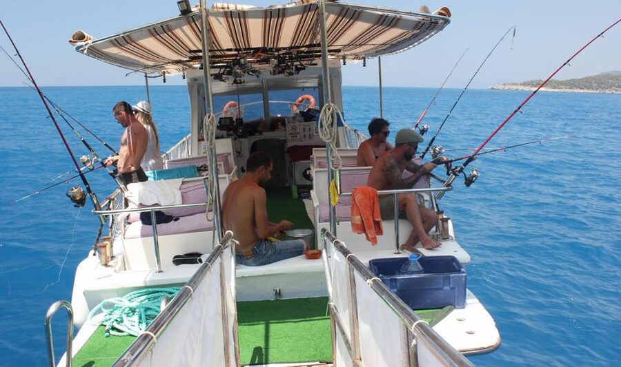 Fishing Experience in Belek with Breakfast and Lunch - What the small boat changes