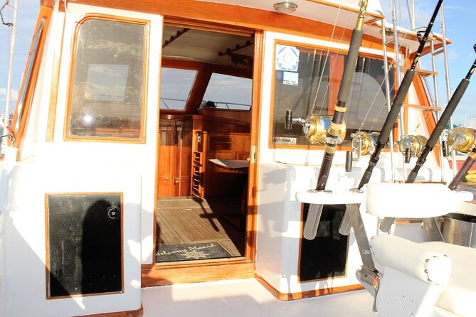 FISHING PRO CHARTERS - Boat Excursion - Divina - The boat and the rough-water question