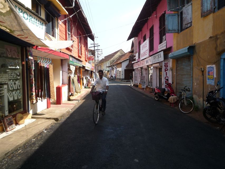 Fort Kochi & Chinese Fishing Nets Private Walking Tour - What the private guide adds