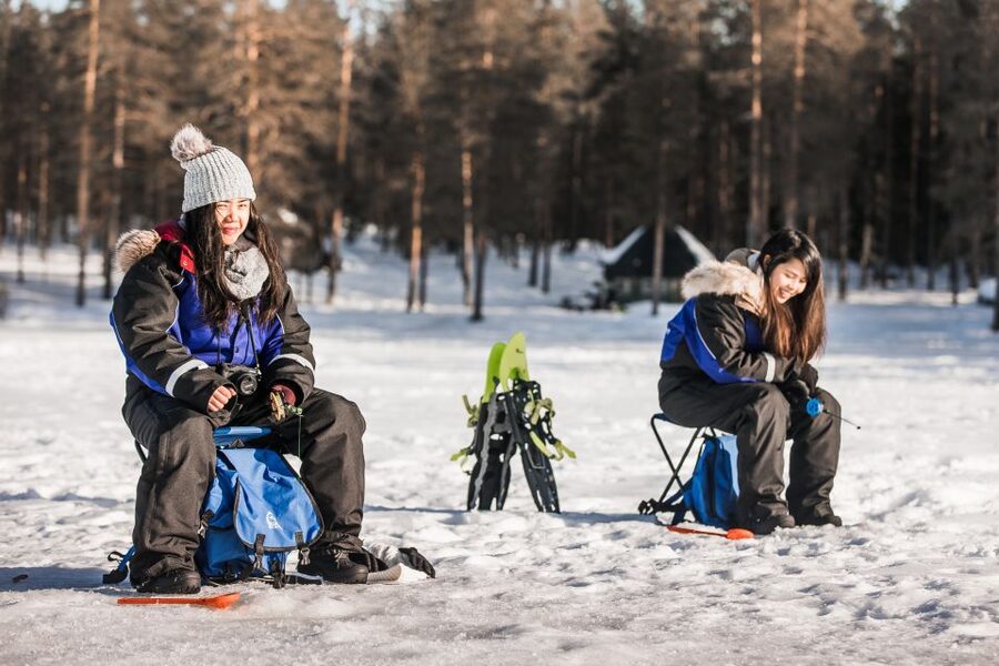 From Rovaniemi: Snowshoeing and Ice Fishing Tour - Making fire without matches