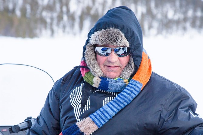 From Saariselkä: Ice Fishing Tour to Lake Inari, reindeers &lunch - Reindeer feeding and the ride back