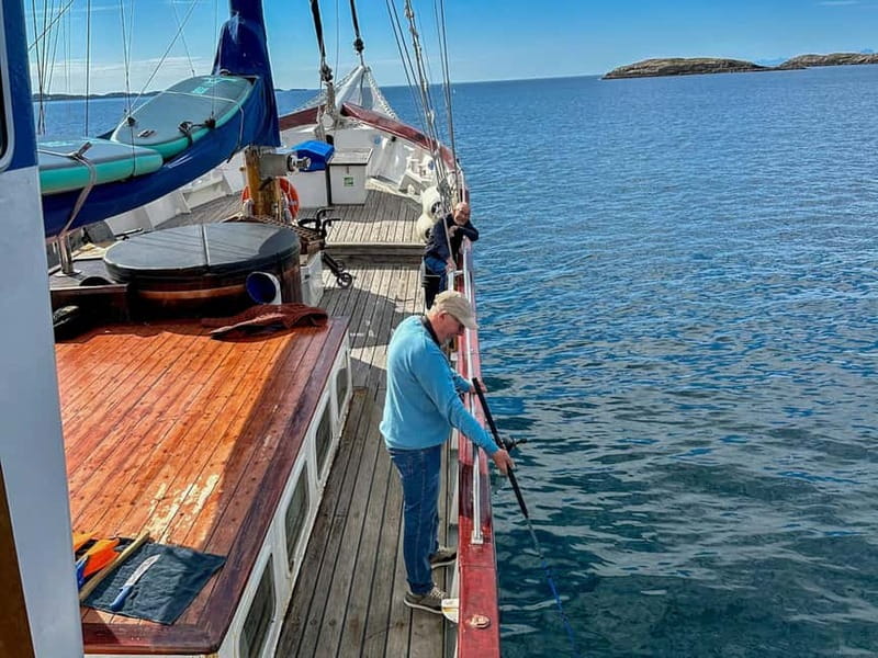 From Svolvær: Taste of Lofoten - Cultural Fishing Experience - A friendly outing for families and beginners