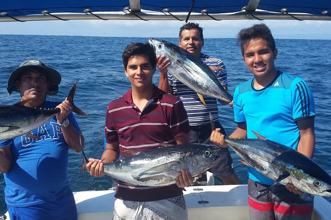 Full Day Tour Pinzon Island + La Fe/Las Palmas - Snorkeling & Fishing - The first snorkeling stop near Santa Cruz