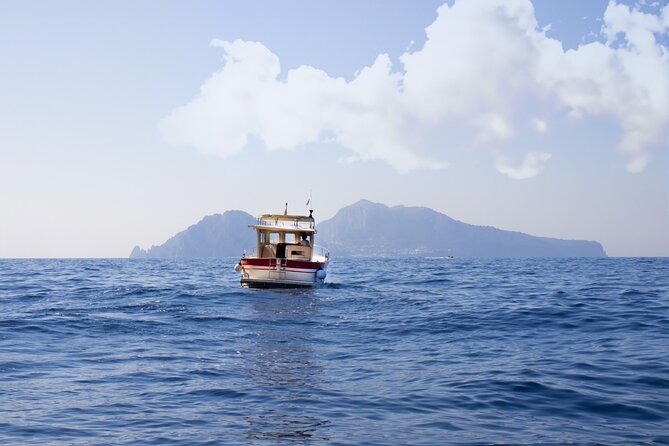 Group Capri tour , visit of caves, fishing legend and swimming - The 8:00 a.m. start and the ride to Capri