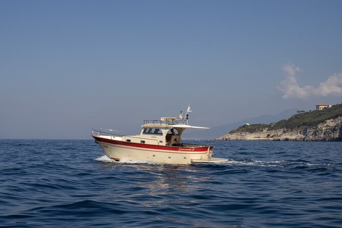 Group Capri tour , visit of caves, fishing legend and swimming - Punta Carena Lighthouse and Capri’s fishing coast