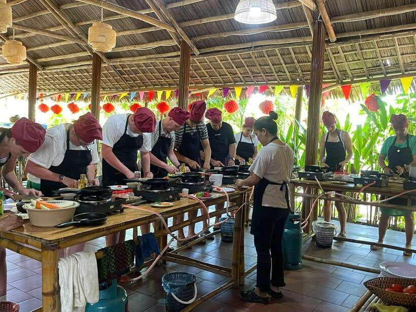 Hoi An: Cooking Class, Crab Fishing-Basket Boat, Market Tour - Starting at a local market