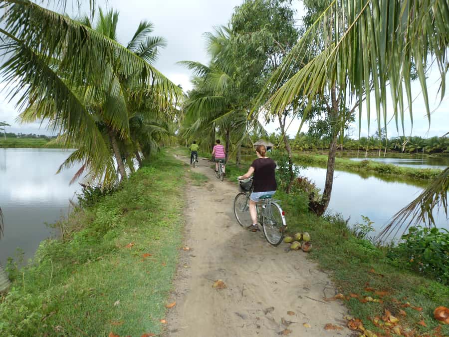 Hoi An : Eco Bicycle Tour with Fishing and Lunch/Dinner - Learning traditional fishing by hand