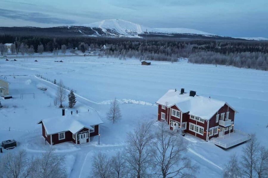 Ice-Fishing by Foot on Lake Ylläsjärvi - Key points to know before you go