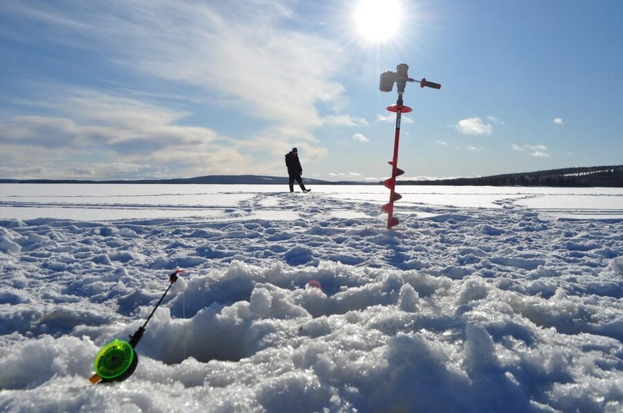 Ice fishing program in Lapland - From central Rovaniemi to the frozen lake
