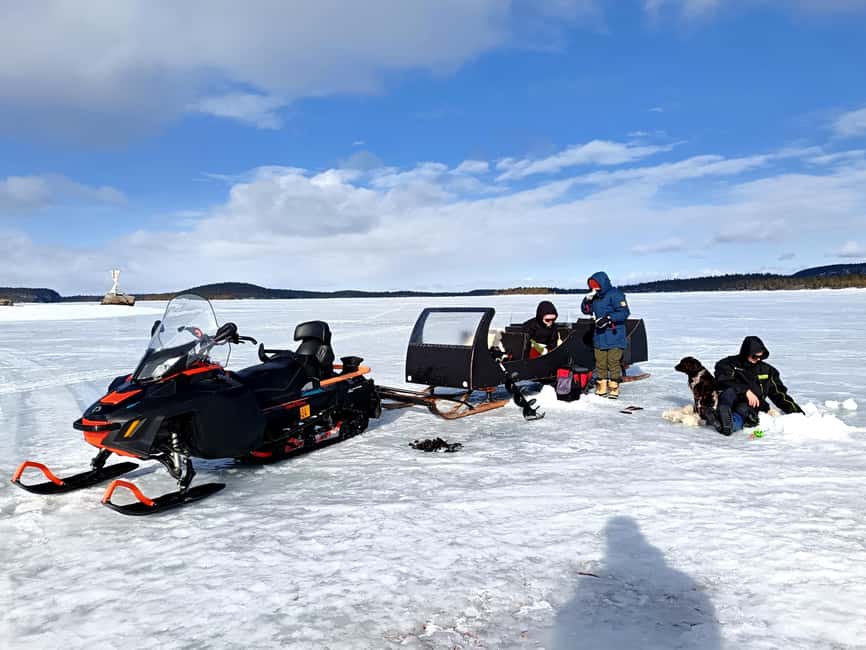 Ivalo: Ice Fishing trip to Lake Inari - Waiting for a bite in the Arctic quiet