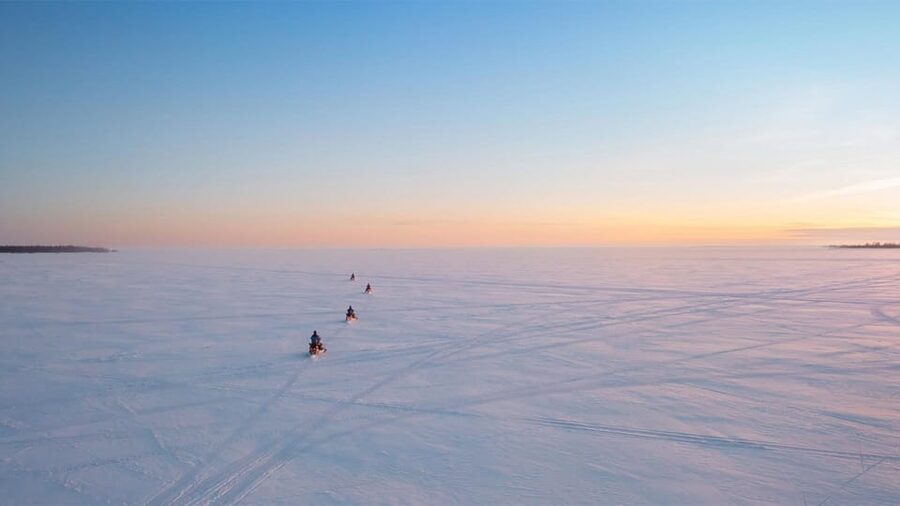 Kemi-Tornio: Ice Fishing Safari with Snowmobiles - Crossing the frozen Bothnian Bay by snowmobile
