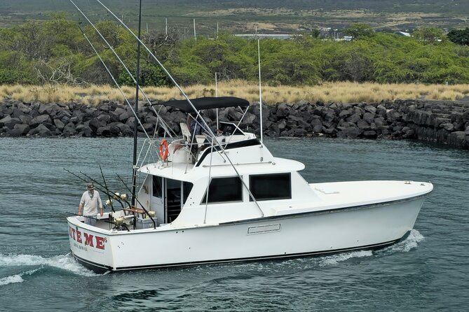Kona Hawaii Deep Sea Fishing Escapade on the Bite Me 6 - Trolling for marlin, tuna, mahi mahi, and ono
