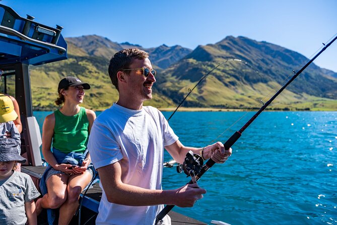Lake Wānaka: 3 hour Fishing Adventure by Boat - Meeting Olli or Olly on the water