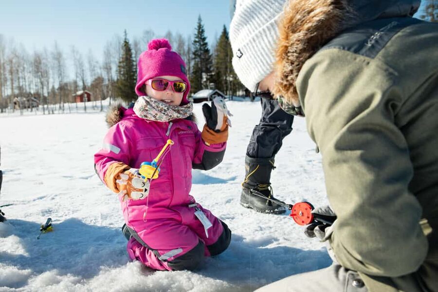Levi: Arctic Ice-Fishing Experience - Drilling the hole and learning the local method
