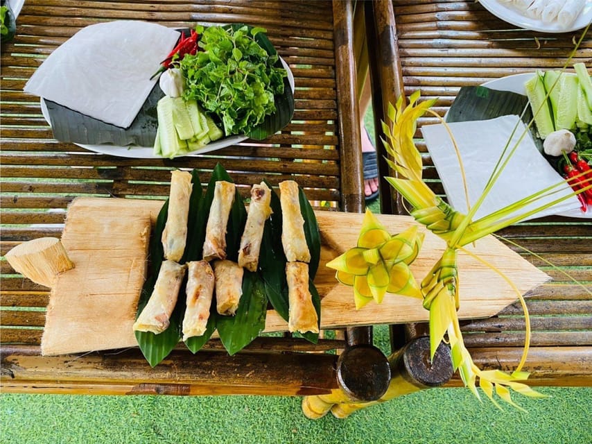 Local market, Basket boat, crab fishing & cooking class - What the $28 price delivers