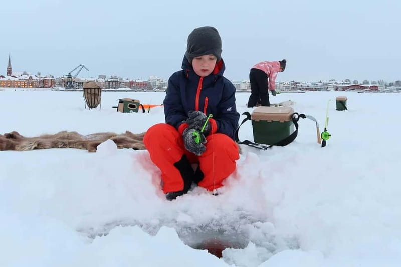 Lulea: Ice Fishing Tour in the heart of the city with Guide - Starting at Gamla Hamnkranen beside the Ice Track