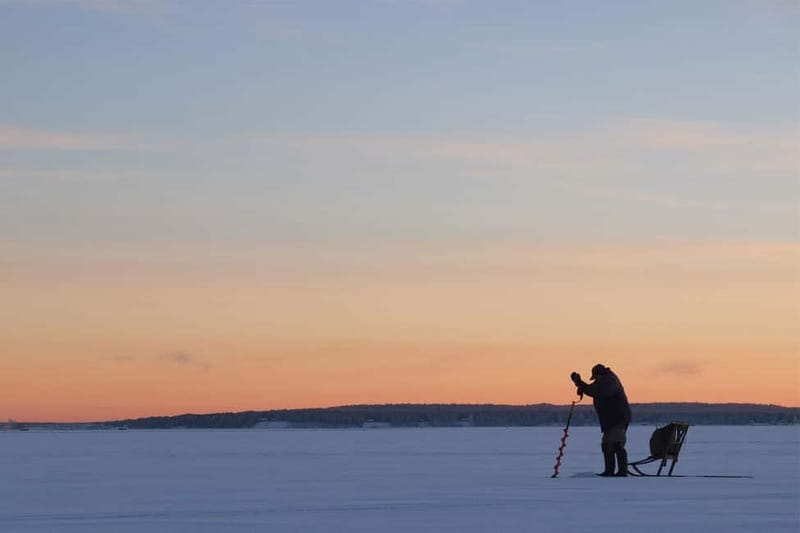 Lulea: Ice Fishing Tour in the heart of the city with Guide - Clothing and comfort on the ice