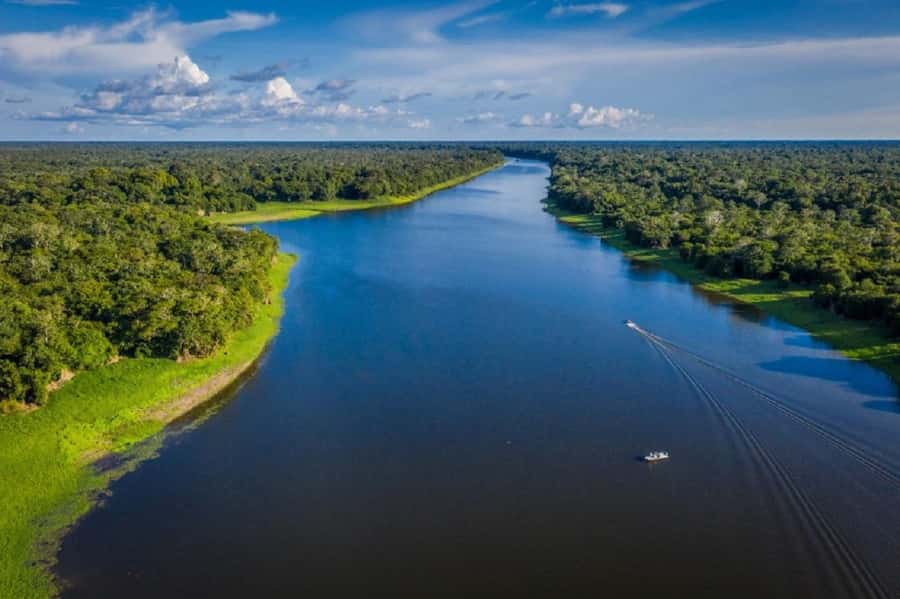 Manaus : A day of fishing on the Rio Negro - The speedboat ride and the people running the day