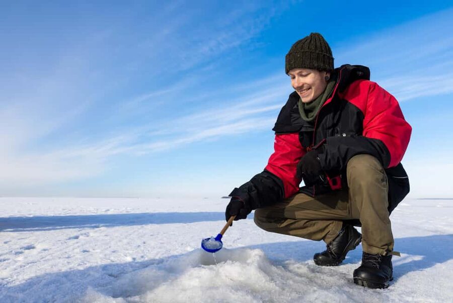 Oulu: Arctic Sea Ice Fishing - Who will enjoy this Oulu winter experience