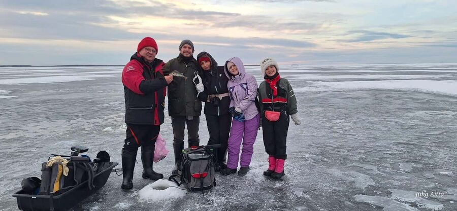 Oulu: Arctic Sea Ice Fishing - My verdict: book it for the setting and the hands-on fishing