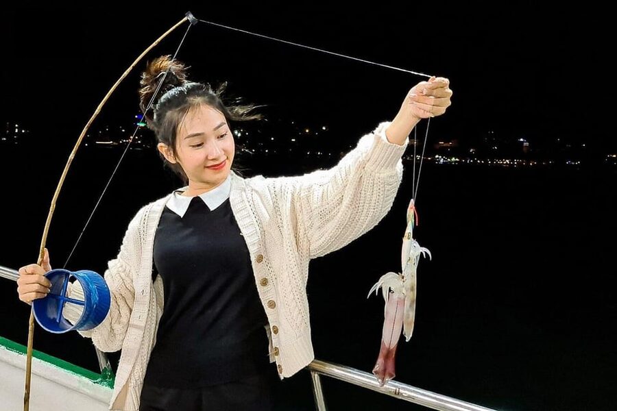 Phu Quoc: Sunset and Squid Fishing Boat Tour with Dinner - Sunset views that depend on the departure time