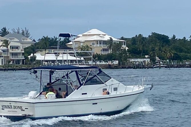 Private 38' Defender Sportfishing/Swim with Pigs in Nassau - A private Nassau boat day with room to change plans
