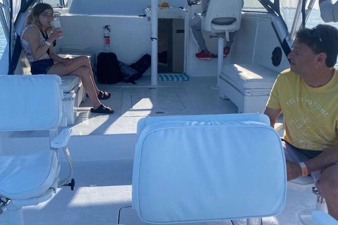 Private 38' Defender Sportfishing/Swim with Pigs in Nassau - A second reef or beach stop