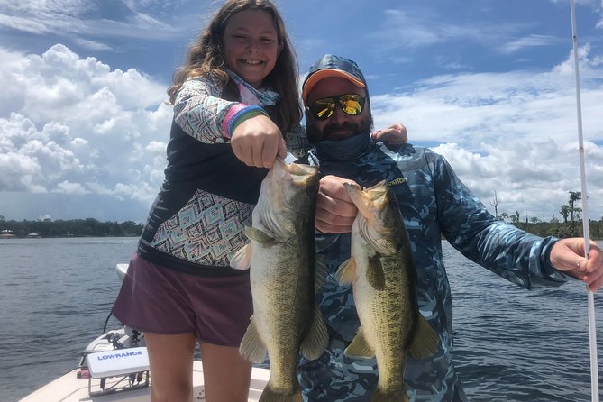 Private Orlando Fishing Charter on Butler Chain of Lakes (4, 6, 8, or 12-Hours) - Casting from a modern 21-foot boat