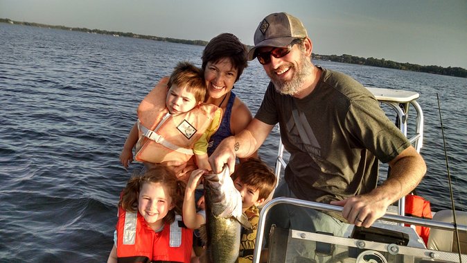 Private Orlando Fishing Charter on Butler Chain of Lakes (4, 6, 8, or 12-Hours) - Seeing Windermere homes from the water