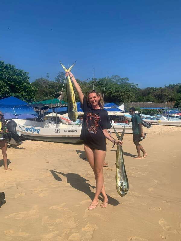 Puerto: Fishing Experience Marlin, Sailfish, Tuna or Dorado - Boarding the boat with bait and gear ready