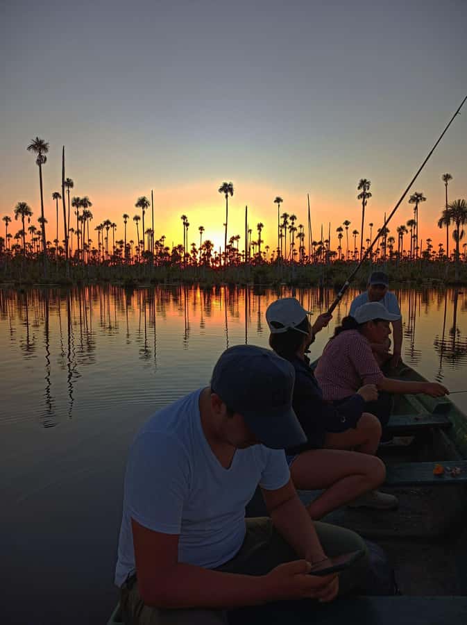 Puerto Maldonado: Lake Yacumama sunset and piranha fishing - Trying your luck with piranhas