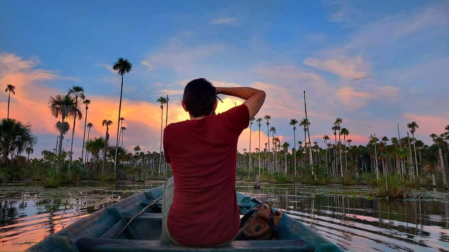 Puerto Maldonado: Lake Yacumama sunset and piranha fishing - Boarding the boat at Lake Yacumama