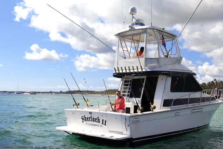 Punta Cana offshore private fishing charter "Sherlock" 39 ' - The fighting chair and the quieter side of the boat