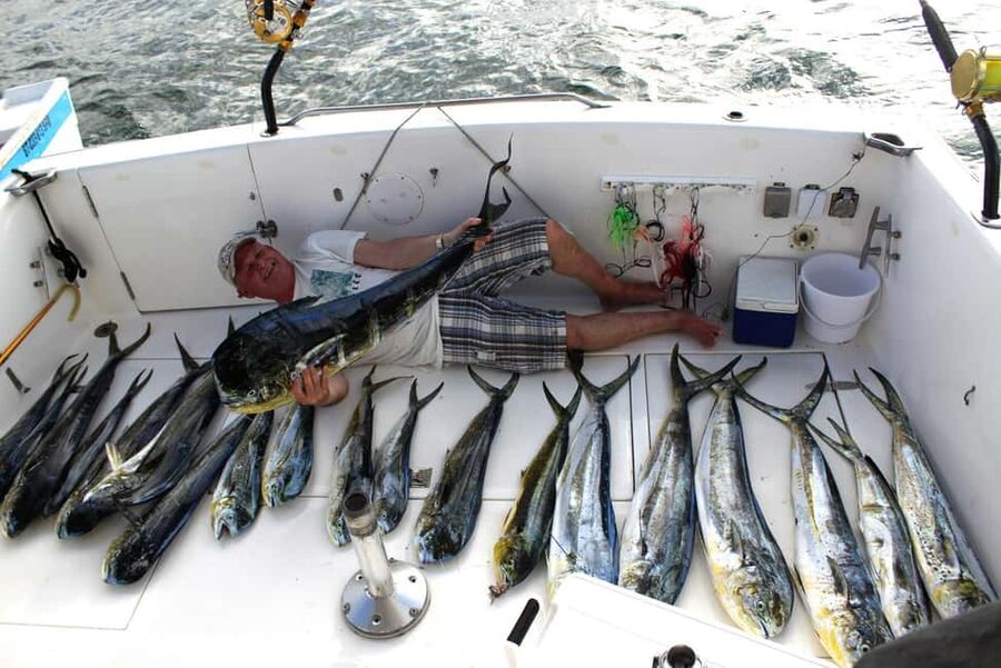 Punta Cana offshore private fishing charter "Sherlock" 39 ' - What the day may feel like from start to finish